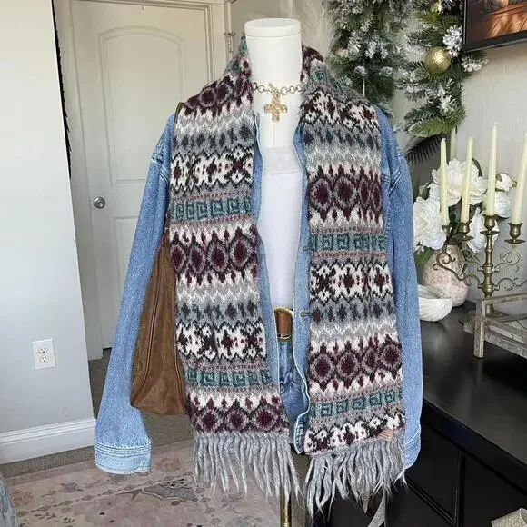 Aztec Knit Scarf - Picture 3 of 3